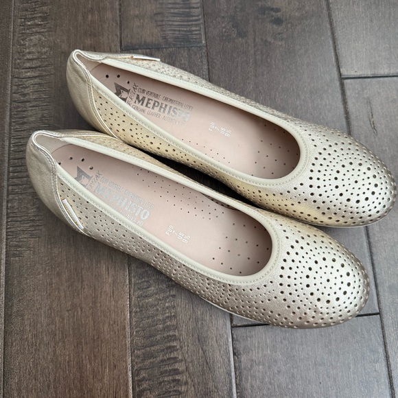 Mephisto Elsie Leather Metallic Gold Ballet Flats Slip Ons Shoes 9.5 Perforated - Picture 1 of 8